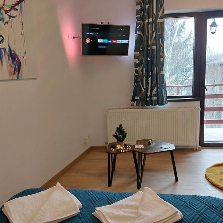 Snug Apartments - Private Parking Near Downtown Braşov Esterno foto