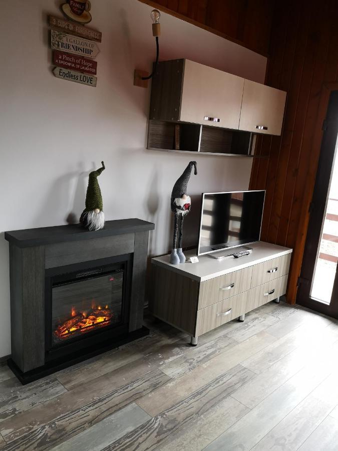 Snug Apartments - Private Parking Near Downtown Braşov Esterno foto