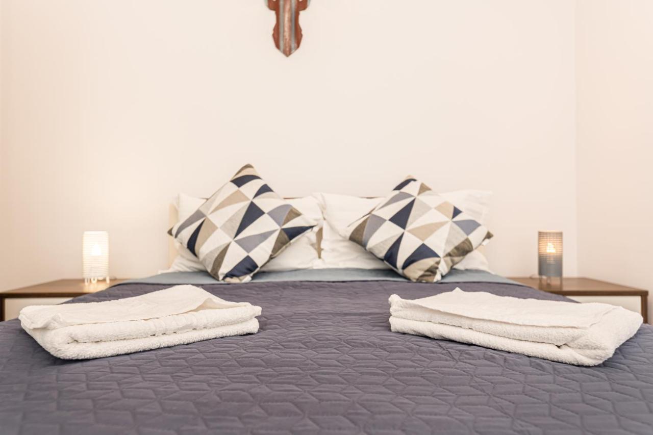 Snug Apartments - Private Parking Near Downtown Braşov Esterno foto