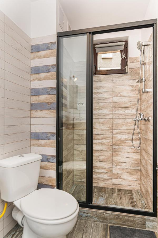 Snug Apartments - Private Parking Near Downtown Braşov Esterno foto