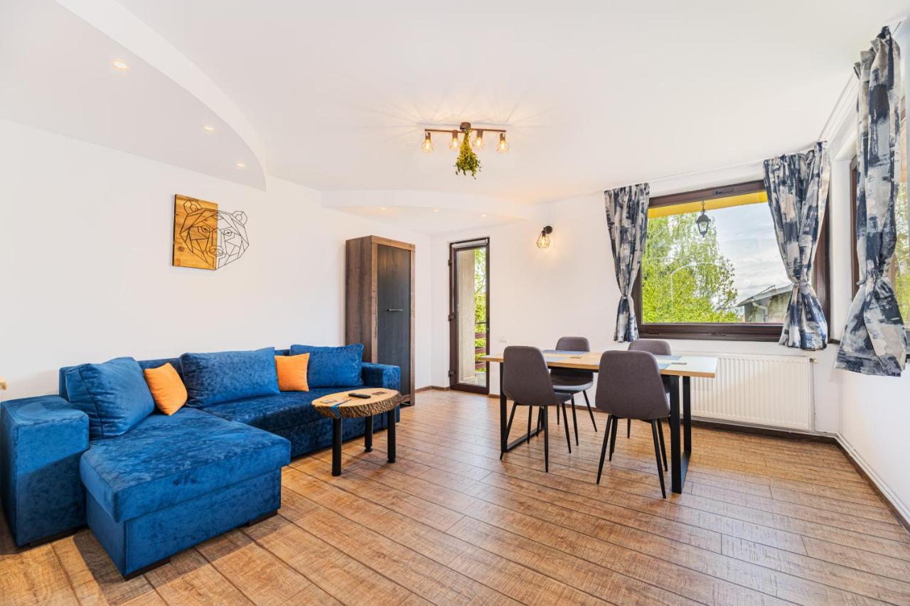 Snug Apartments - Private Parking Near Downtown Braşov Esterno foto