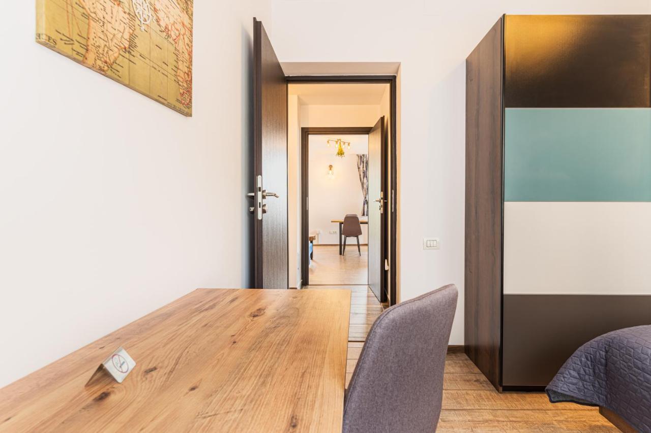 Snug Apartments - Private Parking Near Downtown Braşov Esterno foto