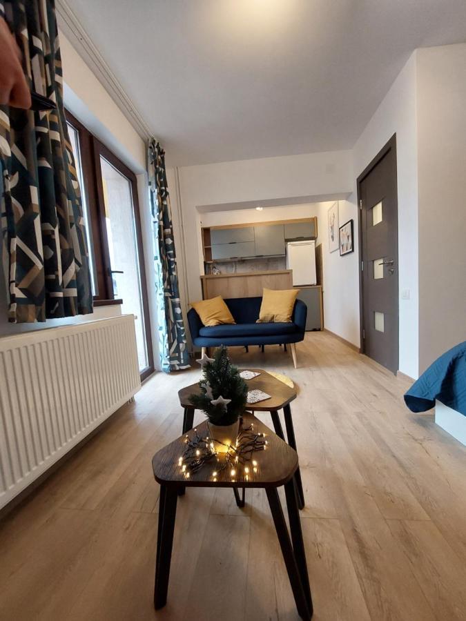 Snug Apartments - Private Parking Near Downtown Braşov Esterno foto