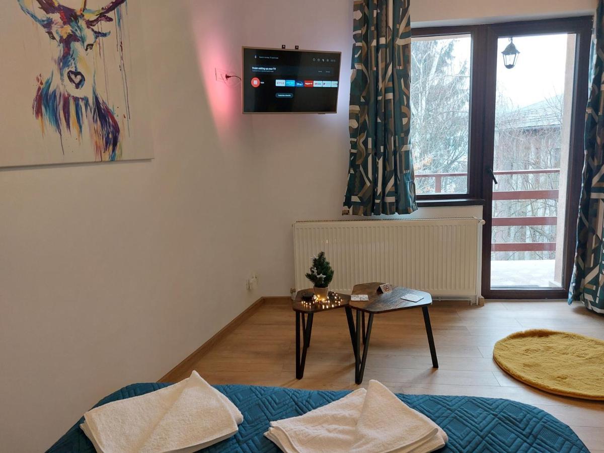 Snug Apartments - Private Parking Near Downtown Braşov Esterno foto
