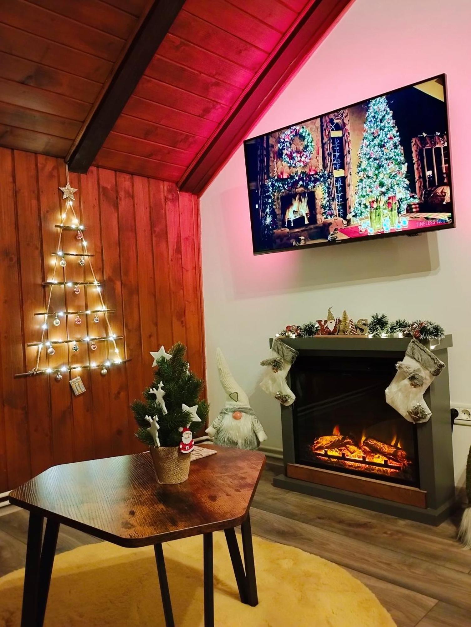Snug Apartments - Private Parking Near Downtown Braşov Esterno foto